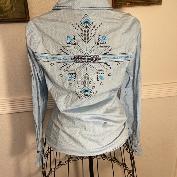 Light Blue Western Button-Up Shirt with Embroidered Yoke - Picture 4 of 7